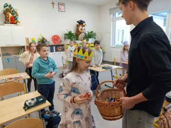 dc9060cd-f57d-474f-b02f-cfc9b4cfe824.jfif