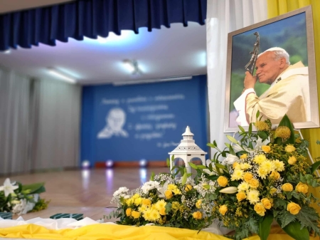 Uroczyste otwarcie nowej szkoły i poświęcenie sztandaru w Łąkcie Górnej