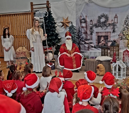 Mikołajki w Szkole: Radość i Tradycja w Klasach 1-3