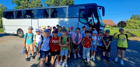 Niezapomniana przygoda klas 2a i 2b w Centrum Aktywnego Wypoczynku Borek!